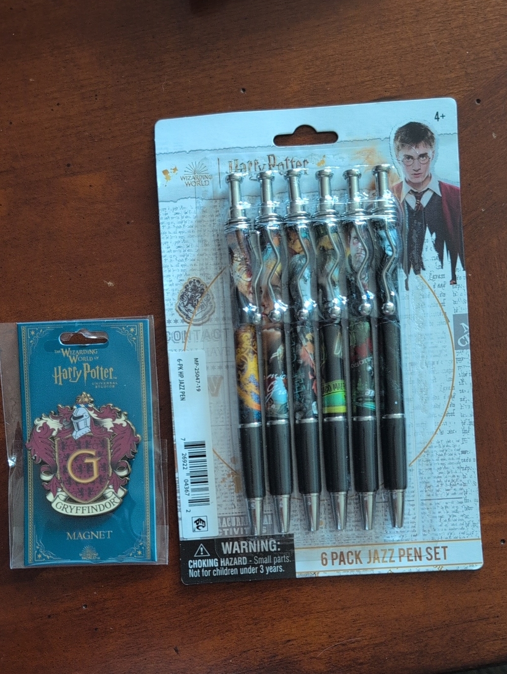 Warner Bros. Harry Potter Gryffindor 6-Pack Black Jazz Pen Set - And magent
